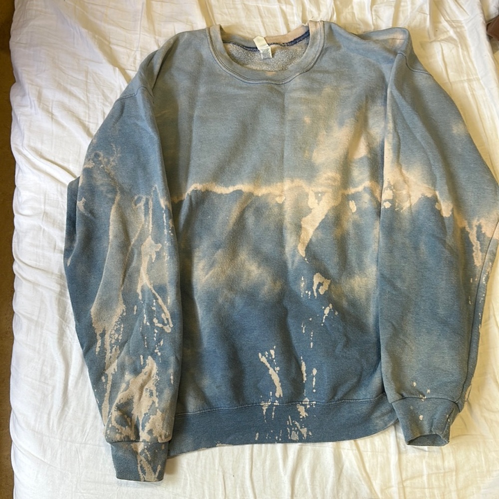 Matching sweatshirt and tshirt